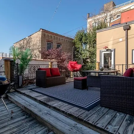 Historical 5 Bedroom That Sleeps 12 Guests With Patio, Fireplace, Grill And Free Parking * Chicago