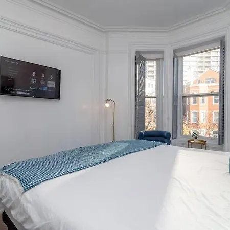 Historical 5 Bedroom That Sleeps 12 Guests With Patio, Fireplace, Grill And Free Parking *