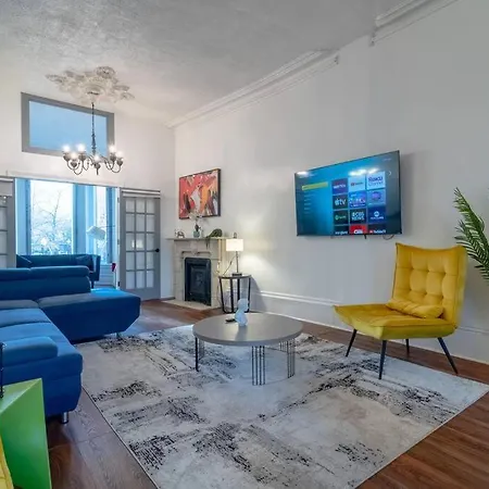 Villa Historical 5 Bedroom That Sleeps 12 Guests With Patio, Fireplace, Grill And Free Parking Chicago