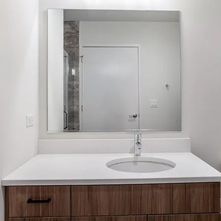 Logan Square 1br W Pool Lounge Gym Nr L Chi-867 *