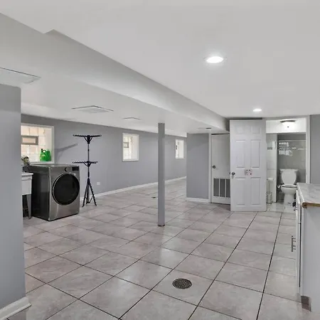 Luxurious Avalon Manor Holiday home Chicago