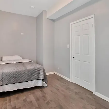 Holiday home Luxurious Avalon Manor