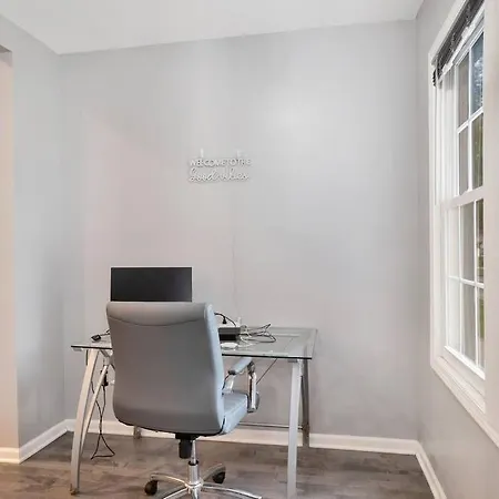 Luxurious Avalon Manor Holiday home Chicago