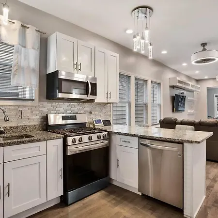 Luxurious Avalon Manor Holiday home *