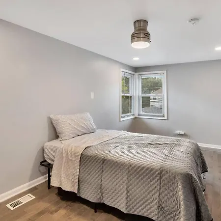 Luxurious Avalon Manor Holiday home *