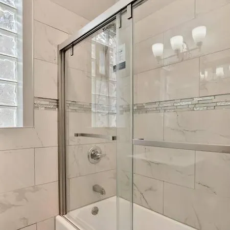 Luxurious Avalon Manor Chicago