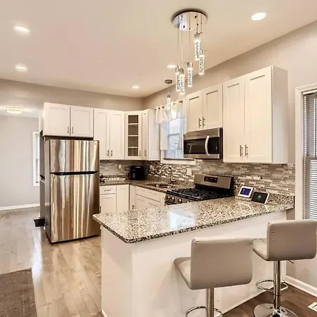 Holiday home Luxurious Avalon Manor
