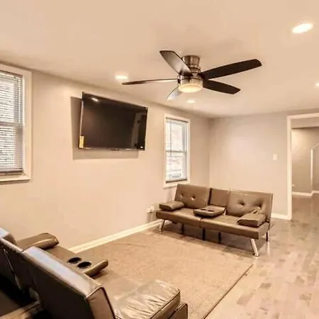 Luxurious Avalon Manor Holiday home