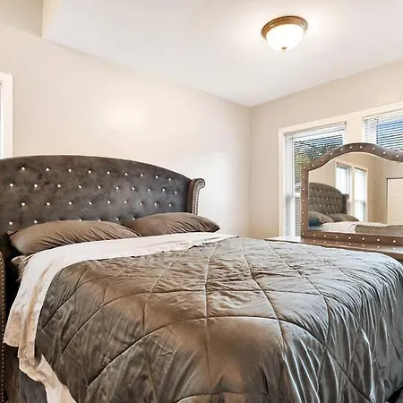 Holiday home Luxurious Avalon Manor *