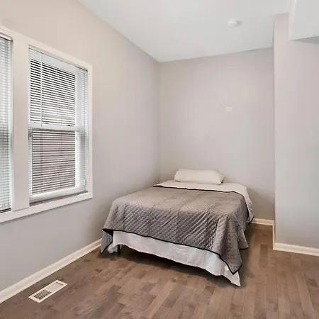 Luxurious Avalon Manor Holiday home Chicago