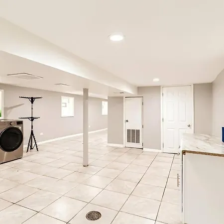 Holiday home Luxurious Avalon Manor