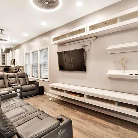 Holiday home Luxurious Avalon Manor