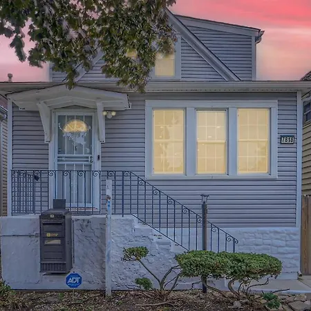 Luxurious Avalon Manor Holiday home Chicago