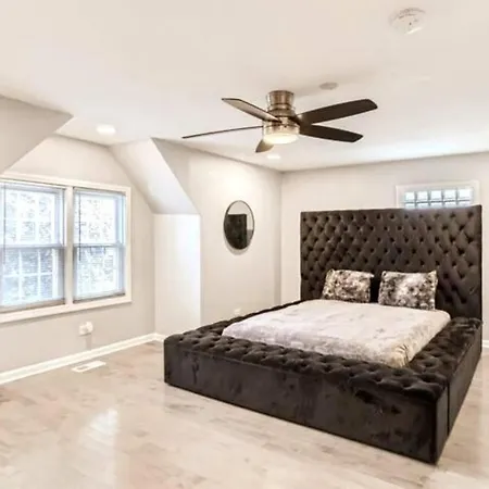 Luxurious Avalon Manor Holiday home Chicago