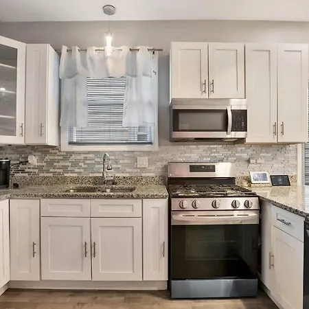 Holiday home Luxurious Avalon Manor