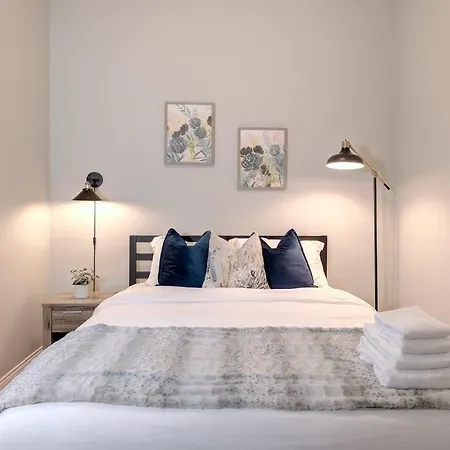 Spacious 3bedroom Family Oasis In Irving Park That Sleeps 8 Guests * Chicago