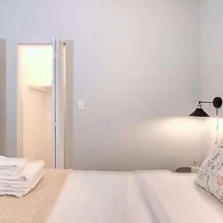 Spacious 3bedroom Family Oasis In Irving Park That Sleeps 8 Guests *