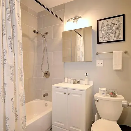 Spacious 3bedroom Family Oasis In Irving Park That Sleeps 8 Guests
