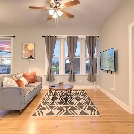Apartment Spacious 3bedroom Family Oasis In Irving Park That Sleeps 8 Guests *