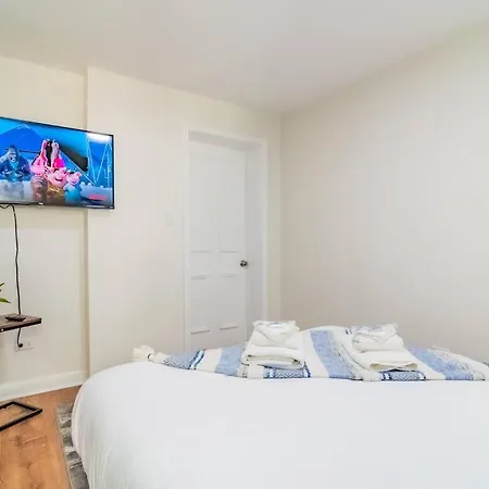 Spacious 4br Gold Coast Duplex With Jacuzzi In The Bedroom * Chicago