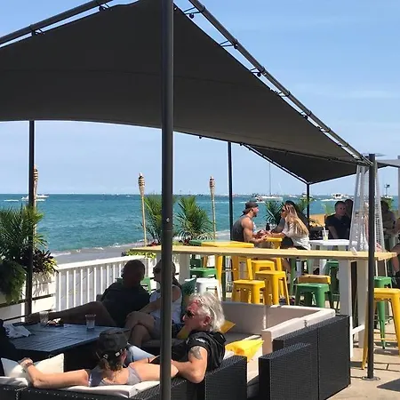 Spacious 4br Gold Coast Duplex With Jacuzzi In The Bedroom