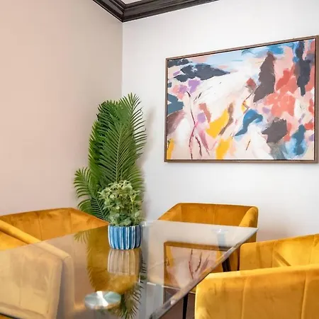 Apartment Spacious 4br Gold Coast Duplex With Jacuzzi In The Bedroom
