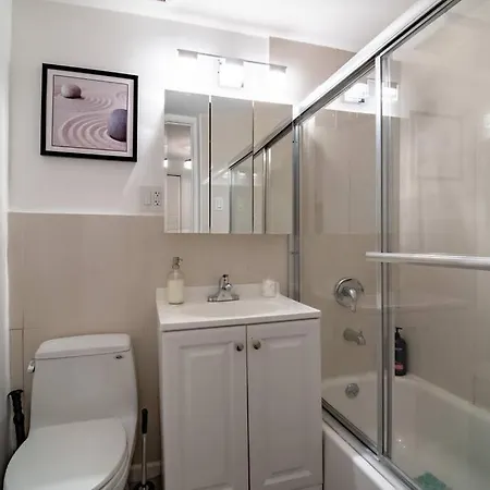 Japanese Themed 2br In Gold Coast For Up To 4 Guests