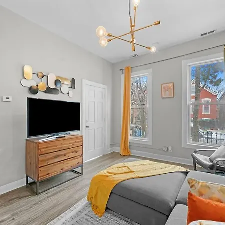 Wicker Park Apartment, The Experience Apartment