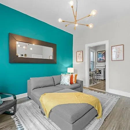 Wicker Park Apartment, The Experience * Chicago
