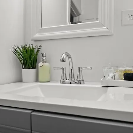 Wicker Park Apartment, The Experience Apartment *