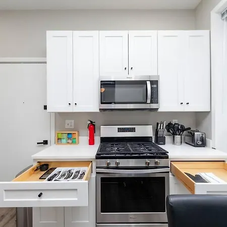 The Secret West Loop Oasis For Up To 4 Guests With 4k Smart Hdtv Apartment