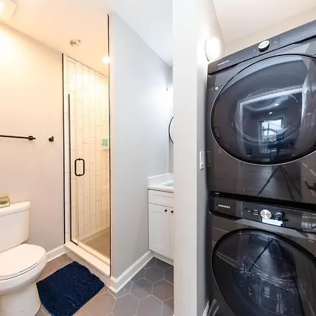 The Secret West Loop Oasis For Up To 4 Guests With 4k Smart Hdtv *