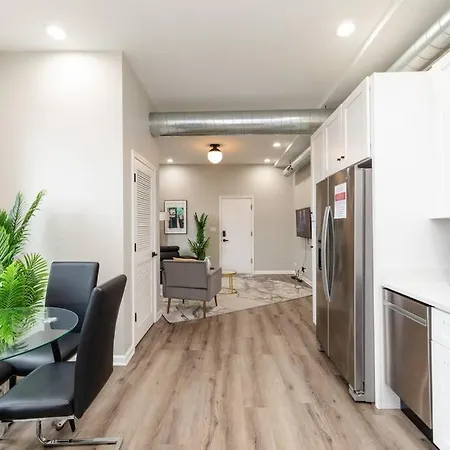 The Secret West Loop Oasis For Up To 4 Guests With 4k Smart Hdtv *