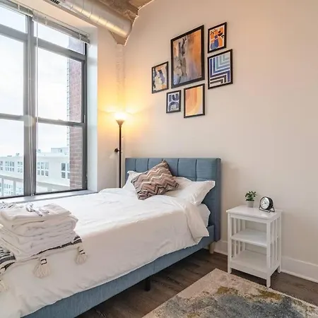 2br South Loop Location With Optional Parking & Gym Access Near Mccormick Place, Shedd Aquarium & Navy Pier Chicago