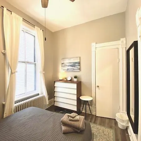 Lakeview 3br Walk To Wrigley, Lake, Dining & Train Chicago