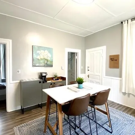 Apartment Lakeview 3br Walk To Wrigley, Lake, Dining & Train *