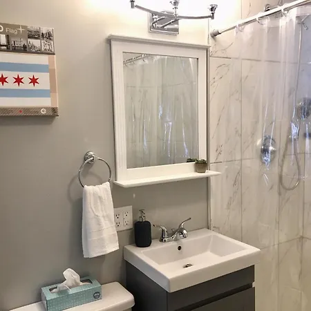 Lakeview 3br Walk To Wrigley, Lake, Dining & Train Chicago