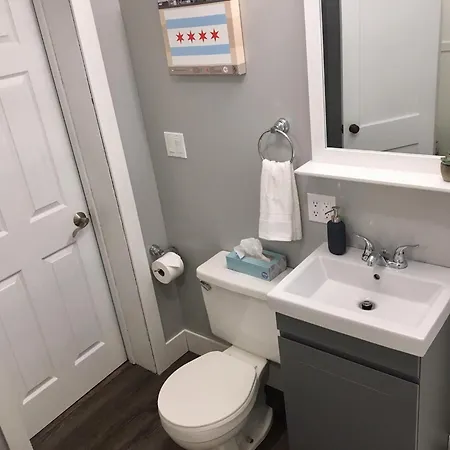 Apartment Lakeview 3br Walk To Wrigley, Lake, Dining & Train *