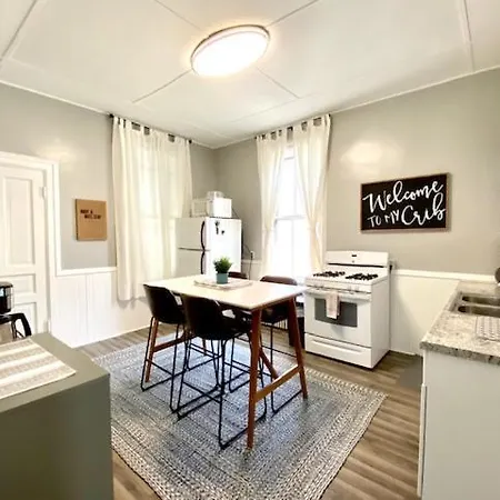 Lakeview 3br Walk To Wrigley, Lake, Dining & Train Apartment *