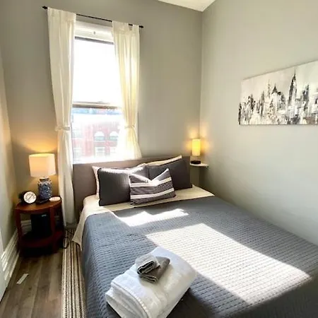 Lakeview 3br Walk To Wrigley, Lake, Dining & Train Apartment
