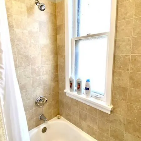 Apartment Lakeview 3br Walk To Wrigley, Lake, Dining & Train *