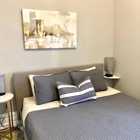 Lakeview 3br Walk To Wrigley, Lake, Dining & Train Apartment *