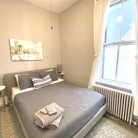 Lakeview 3br Walk To Wrigley, Lake, Dining & Train Chicago