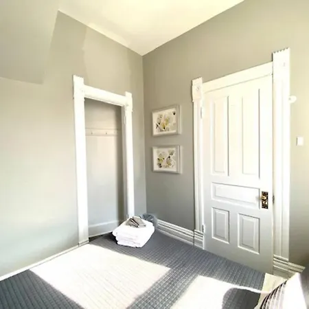 Lakeview 3br Walk To Wrigley, Lake, Dining & Train