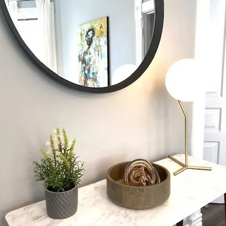 Lakeview 3br Walk To Wrigley, Lake, Dining & Train
