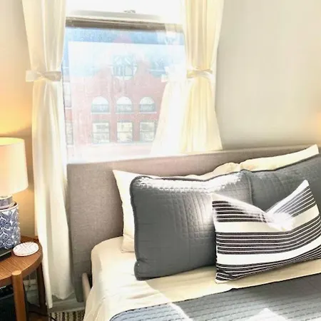 Lakeview 3br Walk To Wrigley, Lake, Dining & Train Apartment *