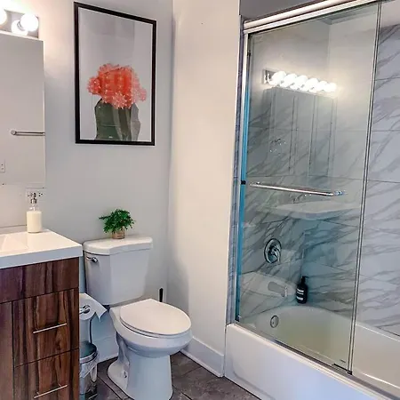 Beautiful 2br With Smart Tv, Gym Access & Parking Close To Mccormick Place, Museums & Michigan Apartment