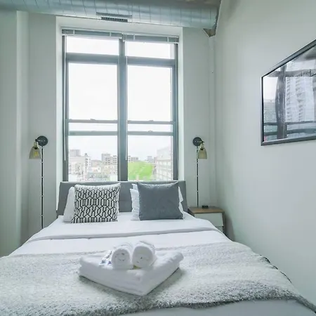 Beautiful 2br With Smart Tv, Gym Access & Parking Close To Mccormick Place, Museums & Michigan Chicago
