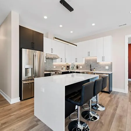 Designer 3bed 2bath New Apt W Ample Hangout Space *