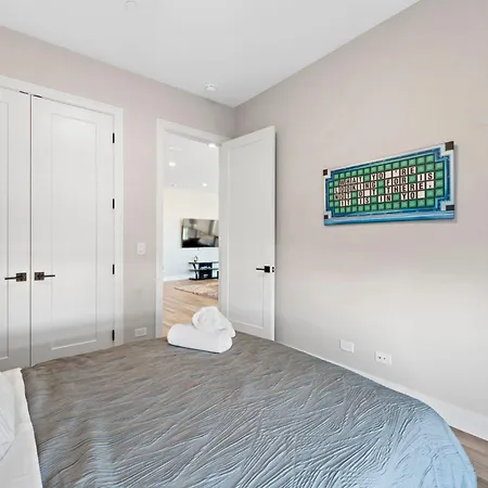 Designer 3bed 2bath New Apt W Ample Hangout Space Apartment